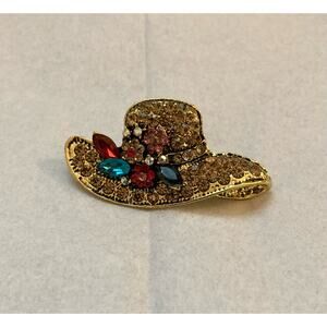 A bundle of 4 Brooches Lady Hat Cristal Glass Stone Fashion